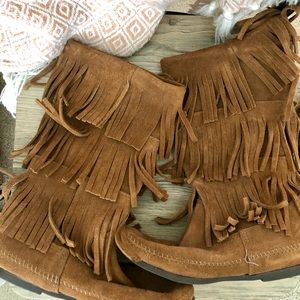 Fringe boots